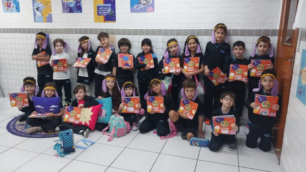 Alunos do 2º ano do Colégio Dom Bosco em atividade do LIV sobre acolhimento, empatia e respeito.