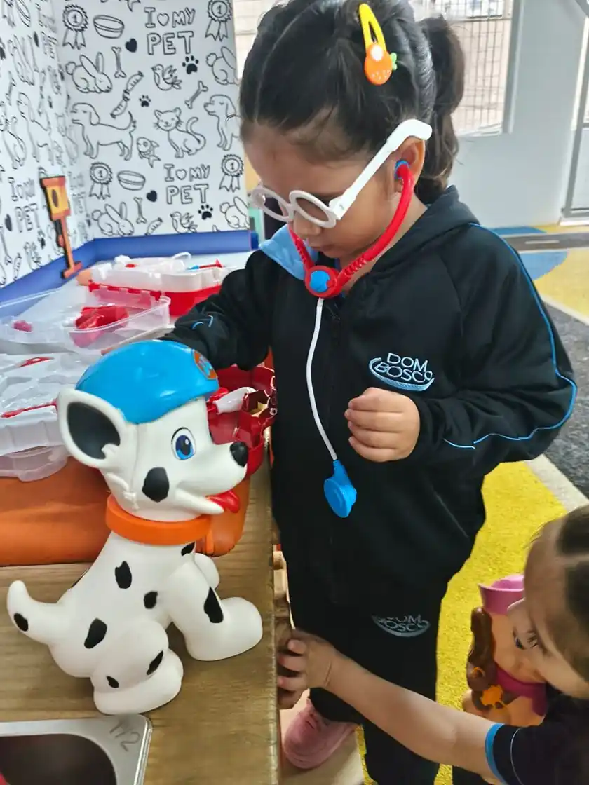 O Faz de Conta na Educação Infantil: como a brincadeira desenvolve aprendizagem e autonomia