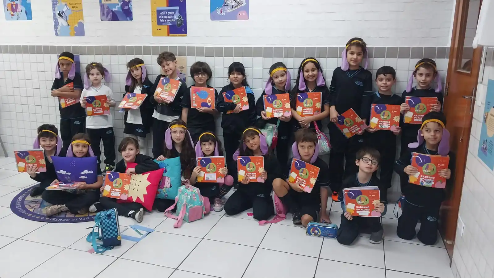 Alunos do 2º ano do Colégio Dom Bosco em atividade do LIV sobre acolhimento, empatia e respeito.