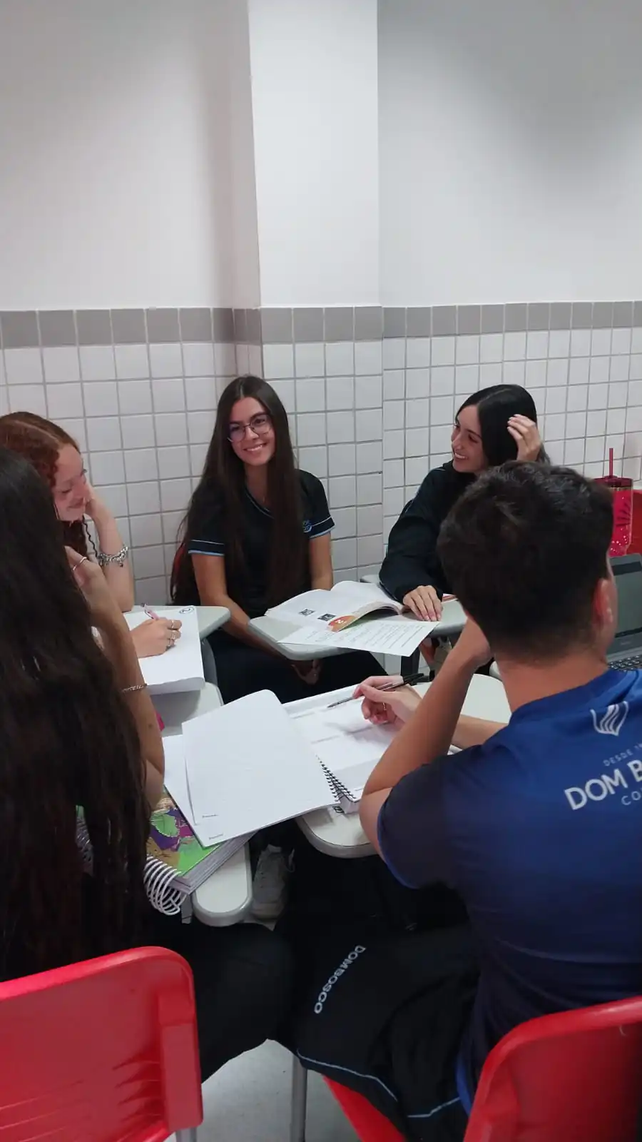 Aprender Sociologia em ação: estações de estudo e reflexão crítica